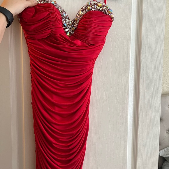 Formal Dress - Picture 4 of 8